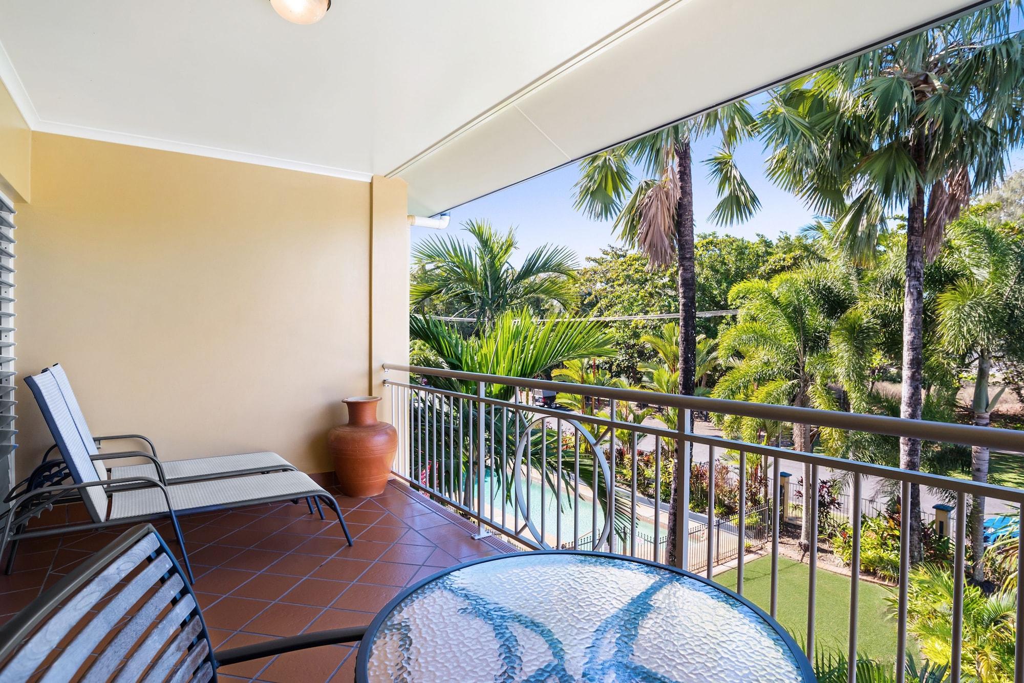 The York Beachfront Holiday Apartments Yorkeys Knob Экстерьер фото