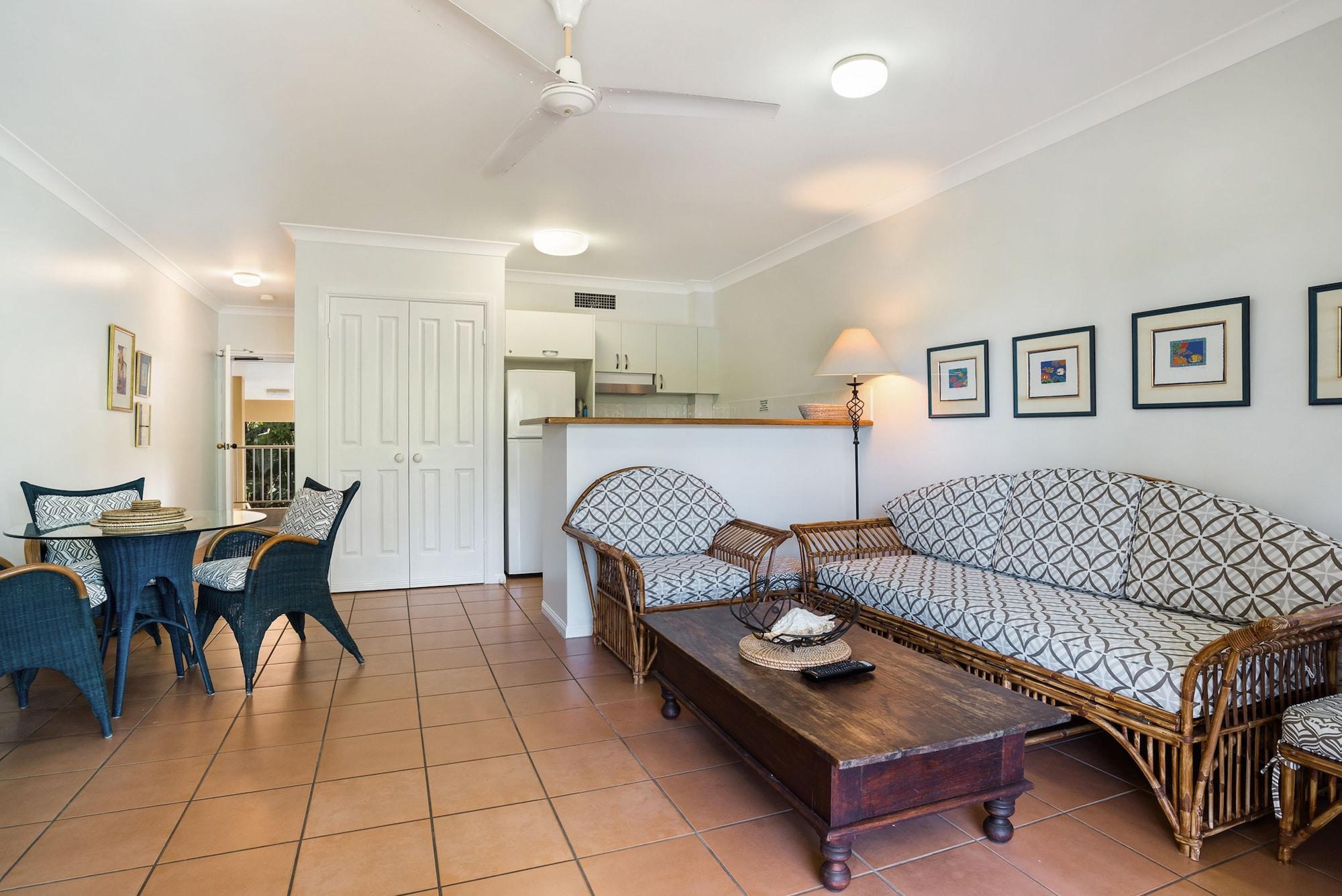 The York Beachfront Holiday Apartments Yorkeys Knob Экстерьер фото