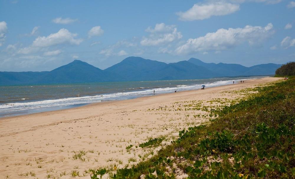 The York Beachfront Holiday Apartments Yorkeys Knob Экстерьер фото