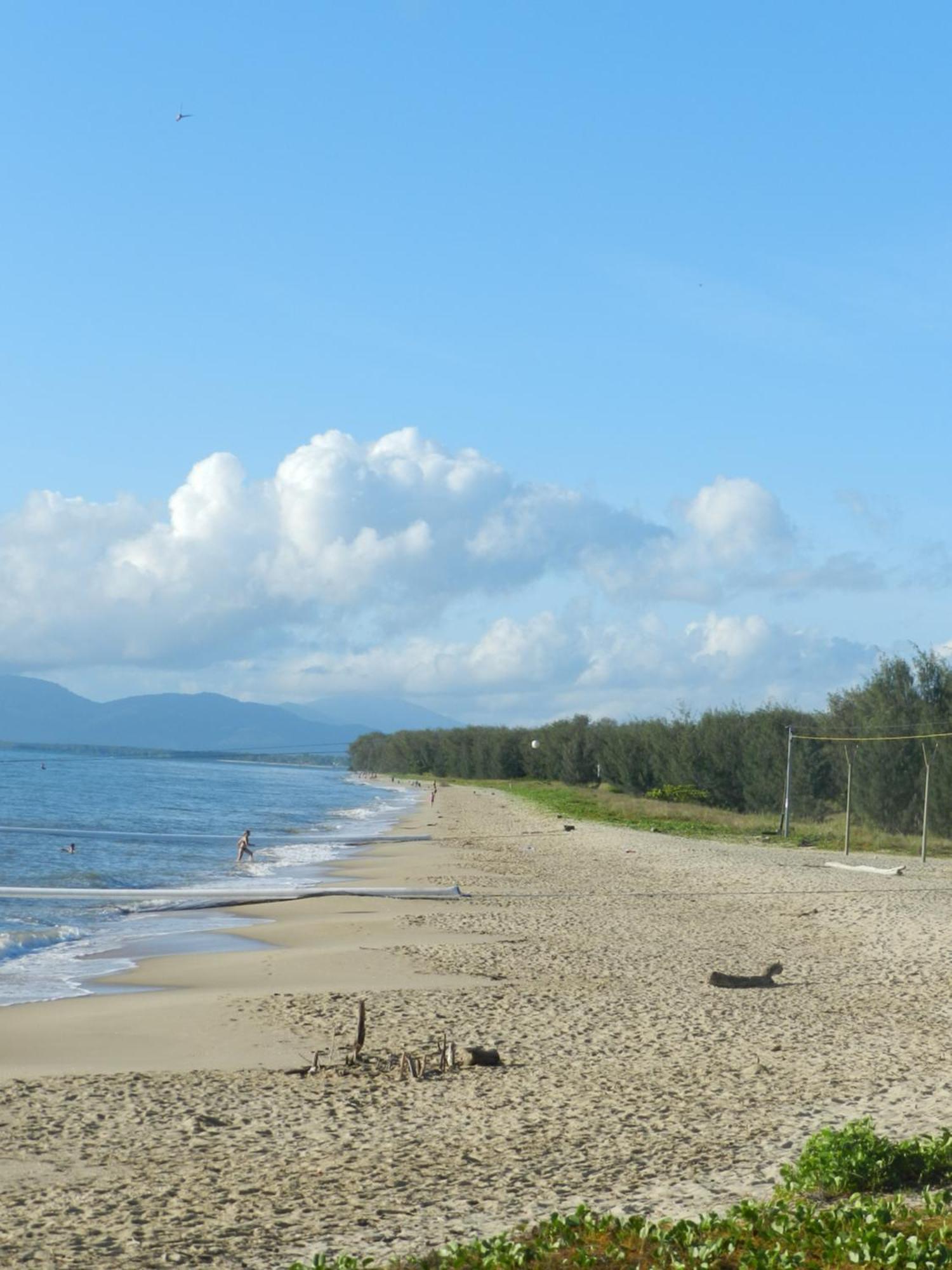 The York Beachfront Holiday Apartments Yorkeys Knob Экстерьер фото