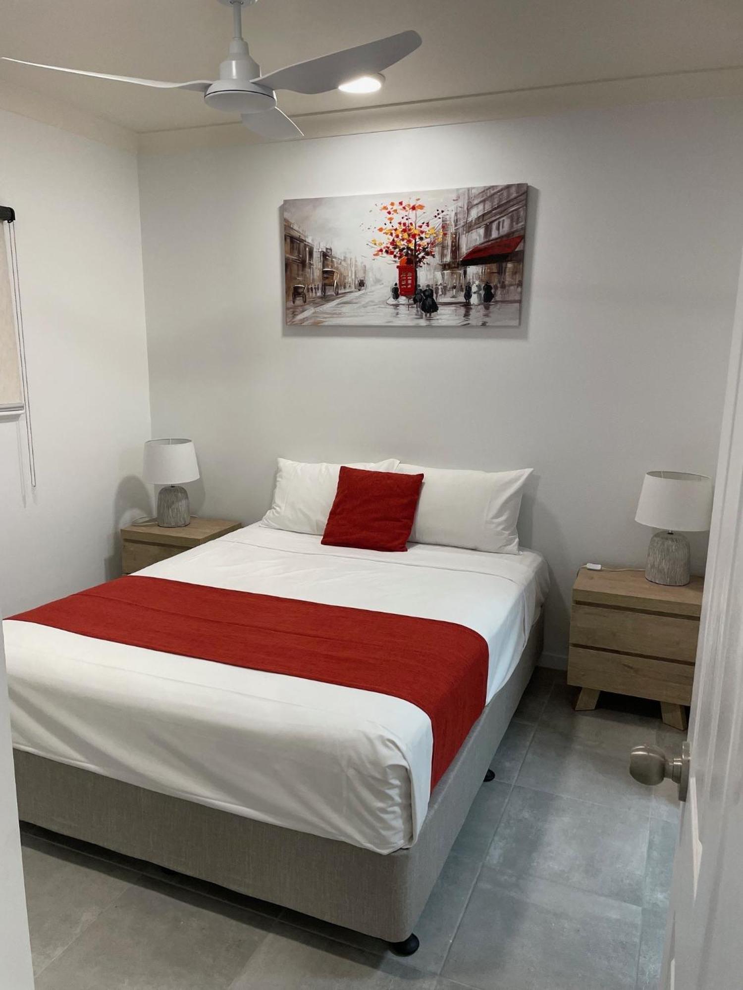The York Beachfront Holiday Apartments Yorkeys Knob Экстерьер фото
