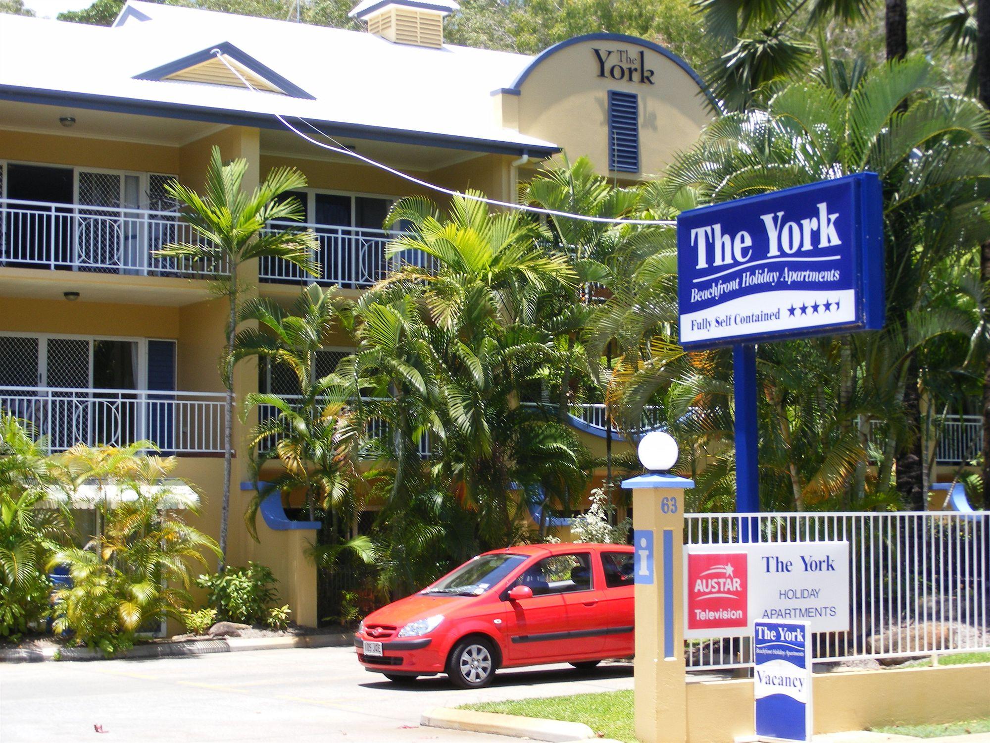 The York Beachfront Holiday Apartments Yorkeys Knob Экстерьер фото
